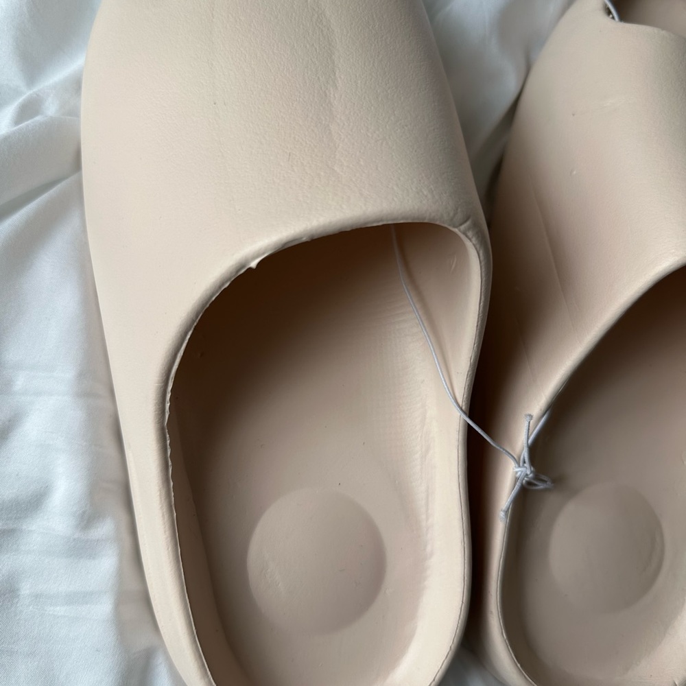 Bundle Of 2, Squishy Slides, Size 44-45, Cream An… - image 8